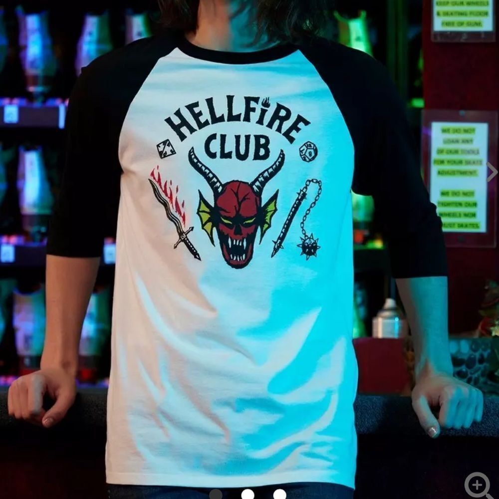 Hot Topic Stranger Things Hellfire Club T-Shirt White 2X Nwt in packaging